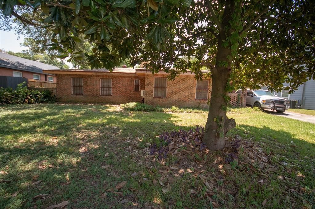 4310 Fernwood Drive